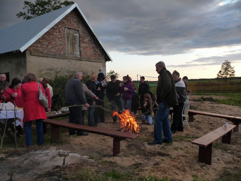 Plik:ZJAZD RODZINY RACZKO - grill na zakończenie zjazdu.JPG